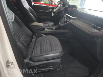 2025 Ford Explorer ST-Line - miniatura 8