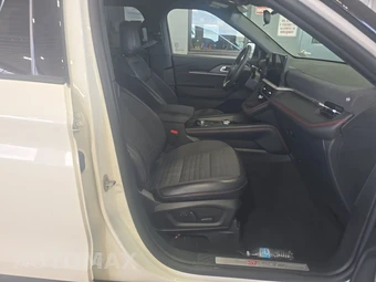 2025 Ford Explorer ST-Line - miniatura 8