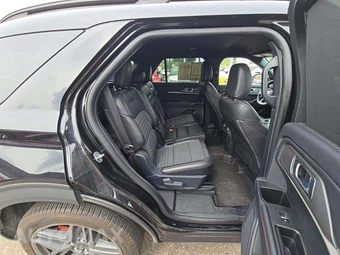 2025 Ford Explorer ST-Line - miniatura 17