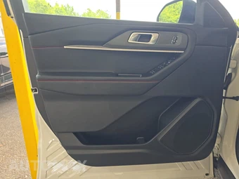 2025 Ford Explorer ST-Line - miniatura 9
