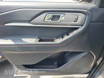 2025 Ford Explorer ST-Line - miniatura 9