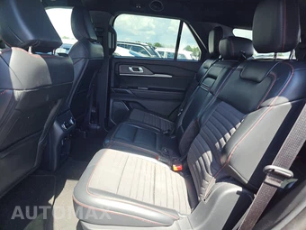 2025 Ford Explorer ST-Line - miniatura 13