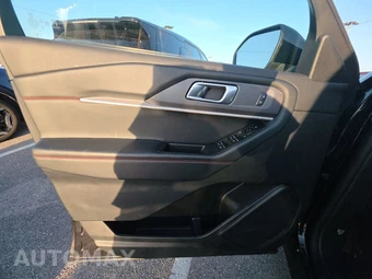 2025 Ford Explorer ST-Line - miniatura 9