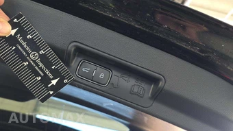 2025 Ford Explorer ST-Line - miniatura 30