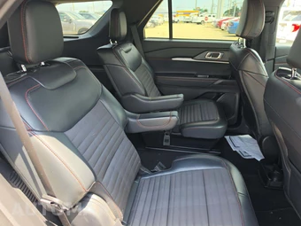 2025 Ford Explorer ST-Line - miniatura 14