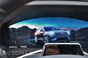 2025 Ford Explorer ST-Line - miniatura 8