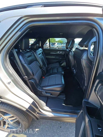 2025 Ford Explorer ST-Line - miniatura 14