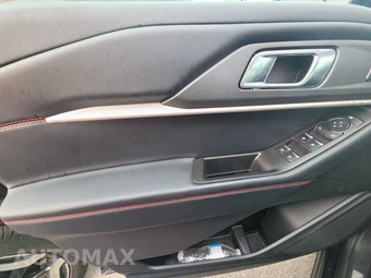 2025 Ford Explorer ST-Line - miniatura 9