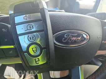 2025 Ford Explorer ST-Line - miniatura 8
