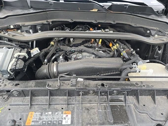 2025 Ford Explorer ST-Line - miniatura 16