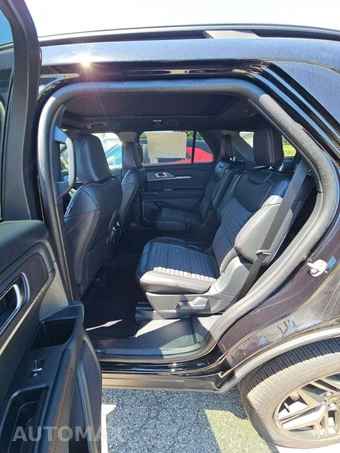 2025 Ford Explorer ST-Line - miniatura 10