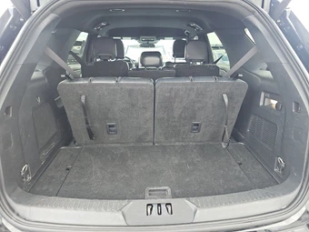 2025 Ford Explorer ST-Line - miniatura 17