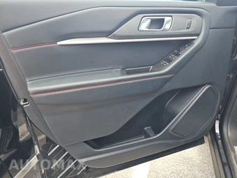 2025 Ford Explorer ST-Line - miniatura 9