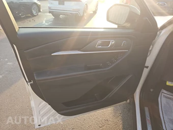 2025 Ford Explorer ST-Line - miniatura 9