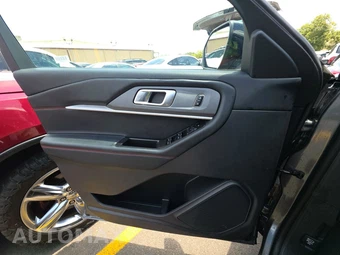 2025 Ford Explorer ST-Line - miniatura 9