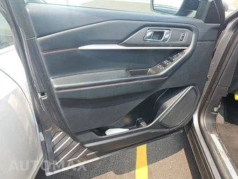 2025 Ford Explorer ST-Line - miniatura 9