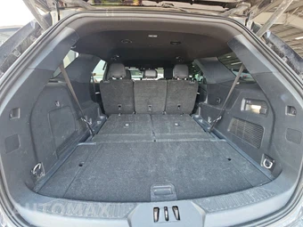 2025 Ford Explorer ST-Line - miniatura 17