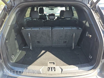 2025 Ford Explorer ST-Line - miniatura 17
