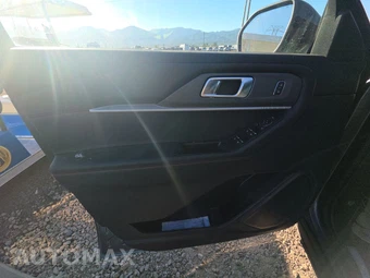 2025 Ford Explorer ST-Line - miniatura 9