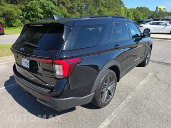 2025 Ford Explorer ST-Line - miniatura 3
