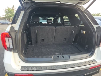 2025 Ford Explorer ST-Line - miniatura 17