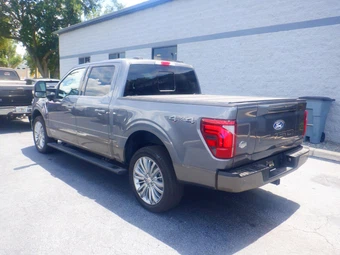 2025 Ford F-150 Hybrid King Ranch Crew Cab Short Bed - miniatura 12