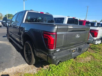 2025 Ford F-150 Lariat Crew Cab Short Bed - miniatura 2