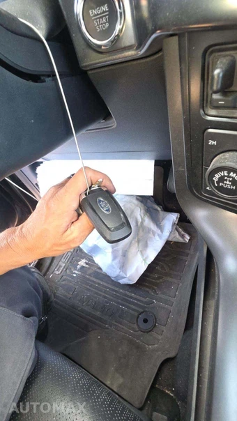 2025 Ford F-150 Lariat Crew Cab Short Bed - miniatura 19