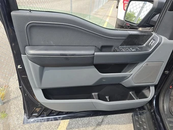 2025 Ford F-150 Lightning Flash Crew Cab Short Bed - miniatura 24