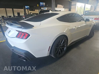 2025 Ford Mustang Dark Horse Coupe - miniatura 4