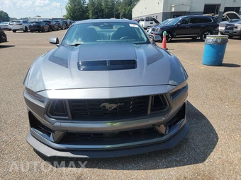 2025 Ford Mustang Dark Horse Coupe - miniatura 2
