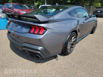 2025 Ford Mustang Dark Horse Coupe - miniatura 4