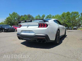 2025 Ford Mustang Dark Horse Coupe – miniatura 3