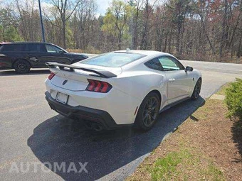 2025 Ford Mustang Dark Horse Coupe – miniatura 3