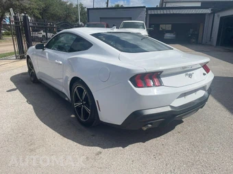 2025 Ford Mustang EcoBoost Coupe - miniatura 5