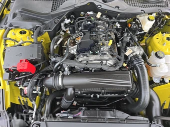 2025 Ford Mustang EcoBoost Coupe - miniatura 15