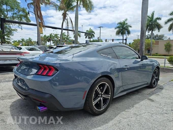 2025 Ford Mustang EcoBoost Coupe - miniatura 10