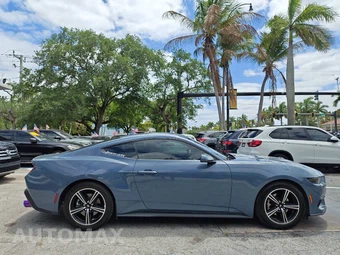 2025 Ford Mustang EcoBoost Coupe - miniatura 12