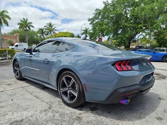2025 Ford Mustang EcoBoost Coupe - miniatura 6