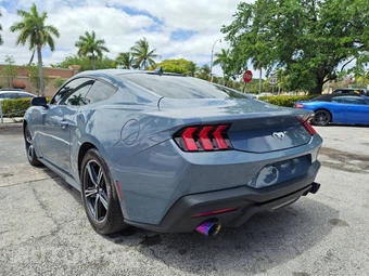 2025 Ford Mustang EcoBoost Coupe - miniatura 7