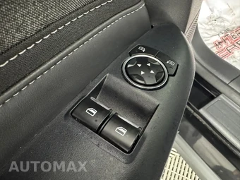 2025 Ford Mustang GT Coupe - miniatura 33
