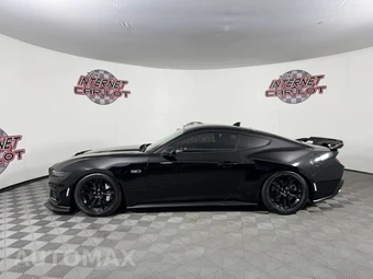2025 Ford Mustang GT Coupe - miniatura 4
