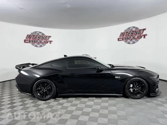 2025 Ford Mustang GT Coupe - miniatura 8