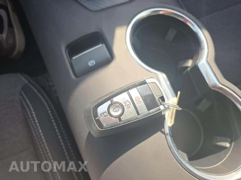 2025 Ford Mustang GT Coupe - miniatura 8
