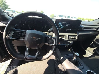 2025 Ford Mustang GT Coupe - miniatura 6