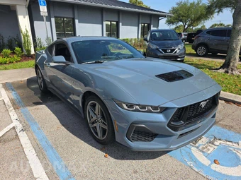 2025 Ford Mustang GT Coupe – miniatura 4