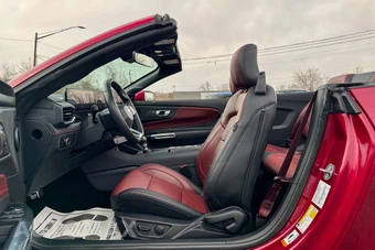 2025 Ford Mustang GT Premium Convertible – miniatura 26