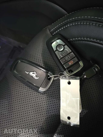 2025 Ford Mustang GT Premium Coupe - miniatura 8