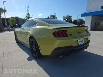 2025 Ford Mustang GT Premium Coupe - miniatura 2