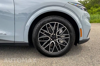 2025 Ford Mustang Mach-E Premium - miniatura 9